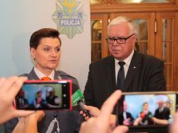 Nadinsp. Irena Doroszkiewicz witana z honorami w opolskiej komendzie