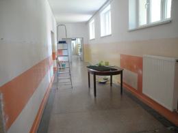 Uczniowie na wakacjach, a w szkołach wielkie remonty
