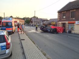 30-letni kierowca nie żyje po dachowaniu w Chróścinie
