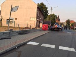 30-letni kierowca nie żyje po dachowaniu w Chróścinie