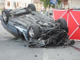 30-letni kierowca nie żyje po dachowaniu w Chróścinie