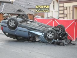 30-letni kierowca nie żyje po dachowaniu w Chróścinie