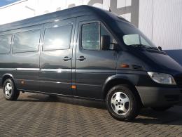 Skradziony bus posiadał holenderskie tablice rejestracyjne 10-BP-RB.