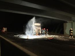 Na A4 spłonęła naczepa ciężarówki