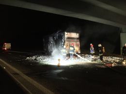 Na A4 spłonęła naczepa ciężarówki