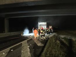 Na A4 spłonęła naczepa ciężarówki