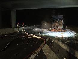 Na A4 spłonęła naczepa ciężarówki