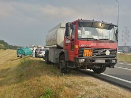 Zawracał na obwodnicy, wjechał pod cysternę