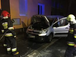 Pożar samochodu na ul. Dubois. Podpalenie?