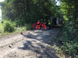 Samochód wjechał pod pociąg na niestrzeżonym przejeździe kolejowym