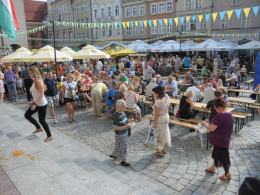 Opolski rynek pełen smakowitych potraw