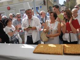 Nowy rekord! Na opolskim rynku ułożono prawie 150 metrów kołocza.