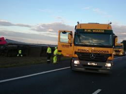  Ciężarówka przewróciła się na autostradzie A4