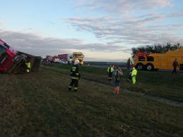  Ciężarówka przewróciła się na autostradzie A4