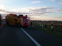  Ciężarówka przewróciła się na autostradzie A4