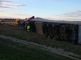  Ciężarówka przewróciła się na autostradzie A4