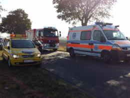 Volkswagen golf rozbił się na drzewie. Nie żyje 19-latek.