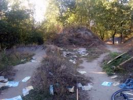 Terenowy skatepark przy kąpielisku Bolko popadł w ruinę