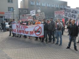 "Polska tylko dla Polaków". Manifestacja w Strzelcach Opolskich.