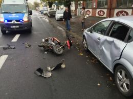Kierowca skutera ranny po zderzeniu z samochodem