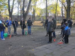 Opolanie sprzątają zabytkowy cmentarz przy ul. Wrocławskiej