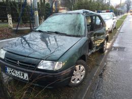 Citroen zderzył się z cysterną, jedna osoba jest ranna