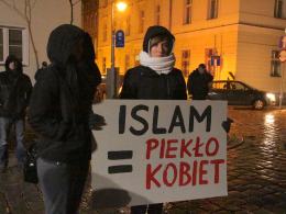 Opolanie protestowali przeciw "islamskiemu terroryzmowi"