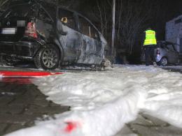 Dwa samochody spłonęły przed warsztatem