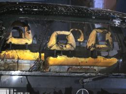 Dwa samochody spłonęły przed warsztatem