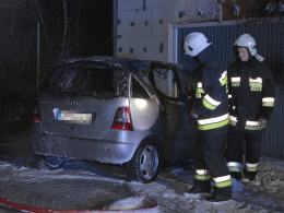 Dwa samochody spłonęły przed warsztatem