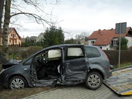 Ford i opel zderzyły się czołowo pod Nysą