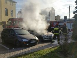 Opel astra zapalił się na parkingu