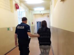 17-latka dachowała kradzionym autem uciekając przed policją