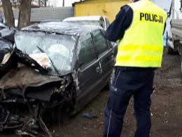 17-latka dachowała kradzionym autem uciekając przed policją