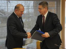 Samorząd województwa podpisał umowę z Przewozami Regionalnymi