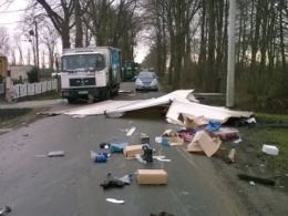 Policyjny pościg za kradzionym samochodem zakończony zderzeniem