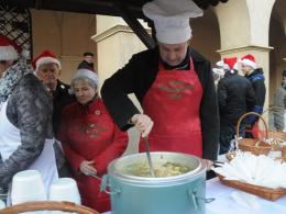 Prezydent Opola częstował Opolan zupą grzybową