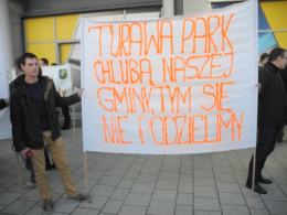 Mieszkańcy gminy Turawa w ramach protestu poszli na wspólne zakupy