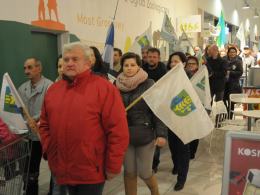 Mieszkańcy gminy Turawa w ramach protestu poszli na wspólne zakupy