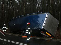 Ciężarówka blokowała przejazd na drodze krajowej nr 39