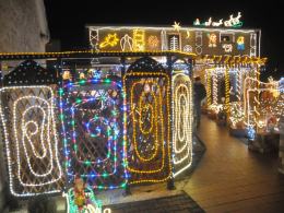Świąteczna iluminacja ogrodu pana Henryka jest jeszcze okazalsza