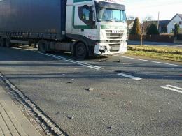 Ciężarówka i dwa auta osobowe zderzyły się w Grodźcu