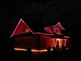 - 7 godzin pracy nie poszło na marne - pisze nasz czytelnik Rafał, wysyłając zdjęcie świątecznej iluminacji domu.