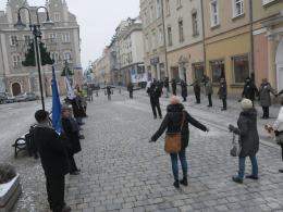 Komitet Obrony Demokracji uczy liczyć dziennikarzy TVP
