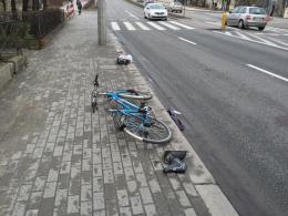 Rowerzysta potrącony na przejściu dla pieszych zmarł w szpitalu