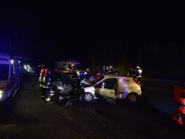 Kierowca forda zasnął i doprowadził do czołowego zderzenia