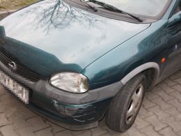 Pijana kobieta uszkodziła samochód na parkingu, po czym groziła pistoletem
