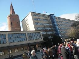 Ogromny szal ozdobił Wieżę Piastowską