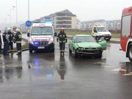 Wypadek na Alei Solidarności, jedna osoba ranna