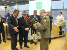 Płk Mirosław Karasek oficjalnie pożegnany przez wojewódzkich radnych